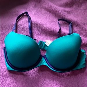 Victoria’s sextet bra